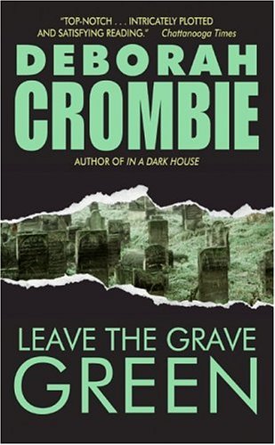 Leave the Grave Green (Duncan Kincaid/Gemma James Novels)